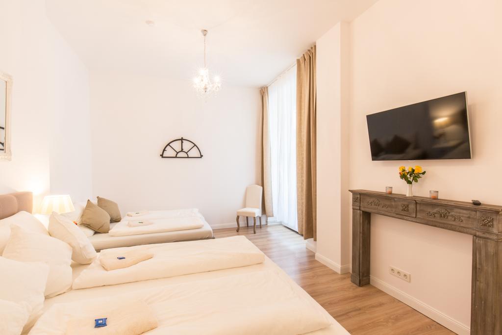 Fritz By Rockchair Apartments L Superhost Status L 3 Bedrooms Boxspringbeds 2 Bathrooms 2 Kitchen - Cozy Family & Business Flair Welcomes You! Berlijn Buitenkant foto